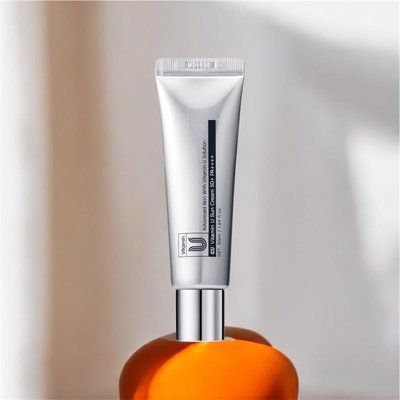 Сонцезахисний крем з вітаміном U та пептидами CUSKIN Vitamin U Sun Cream SPF 50+ PA++++ 50 мл 000608 фото
